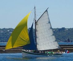 A day trip on a traditional boat (“vieux grément”) to Houat island