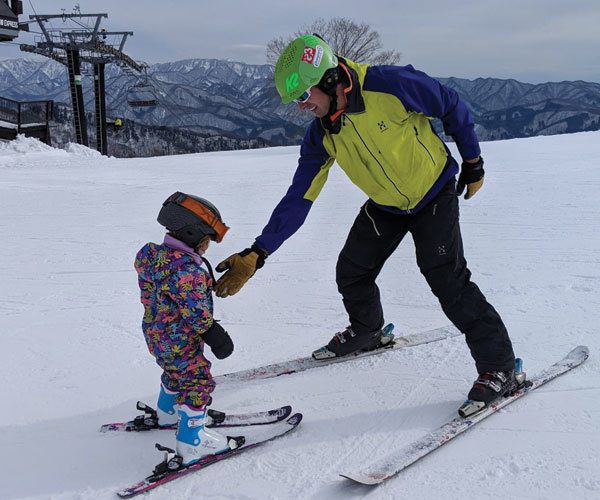 5 top tips for skiing with a toddler