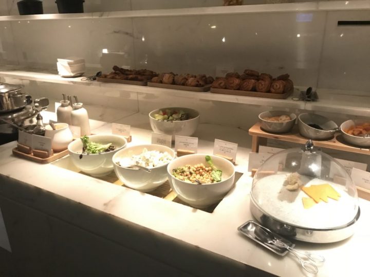 Cathay Pacific The Wing Business Class Lounge Review