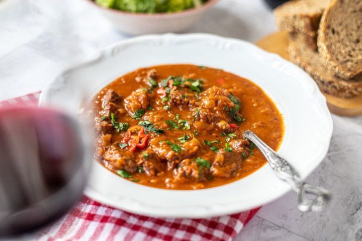 How To Make Traditional Croatian Goulash (Gulaš)
