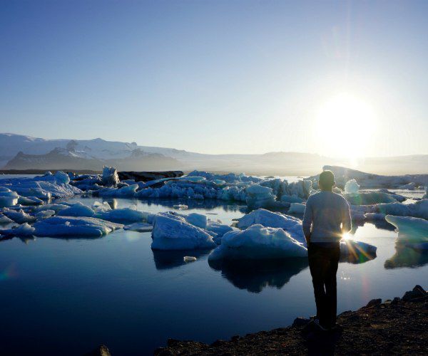 The midnight sun on the glacier lagoon