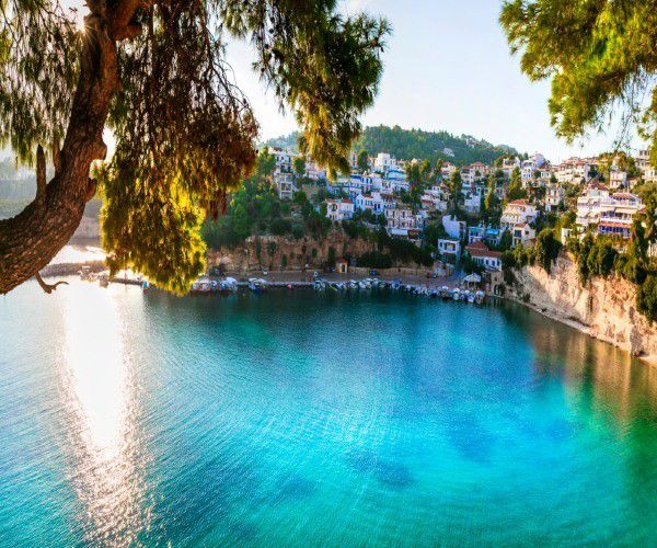 Idyllic sailing in the Greek Sporades