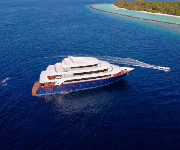 Discover the magic of the Maldives with luxury yacht SAFIRA