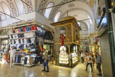 My Tips For Visiting The Istanbul Grand Bazaar In Turkey (& What To Buy)