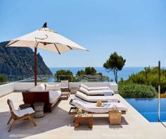 Where to stay in Ibiza: The beaches worth knowing and the villas right beside them 