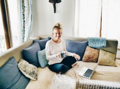 Checklist For Travel Bloggers: The Exact Daily & Weekly Tasks I Do As A Travel Blogger