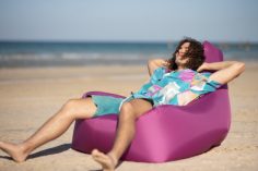 Kickstarter: AirThrone – The Travel Lounger That Inflates By Phone