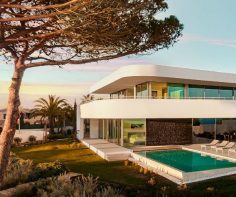 A stunning new villa concept has launched in the western Algarve