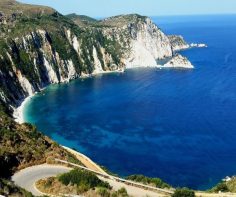 5 fabulous hiking trails to trek in Greece