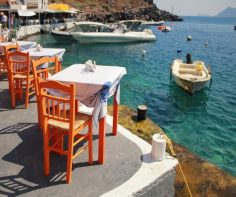 Highlights of the 5 sparkling Greek Island chains best visited by yacht charter
