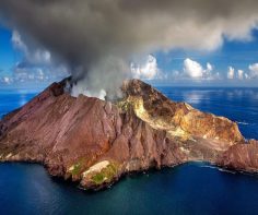 Photograph of the week: Volcanic crater, White Island, New Zealand